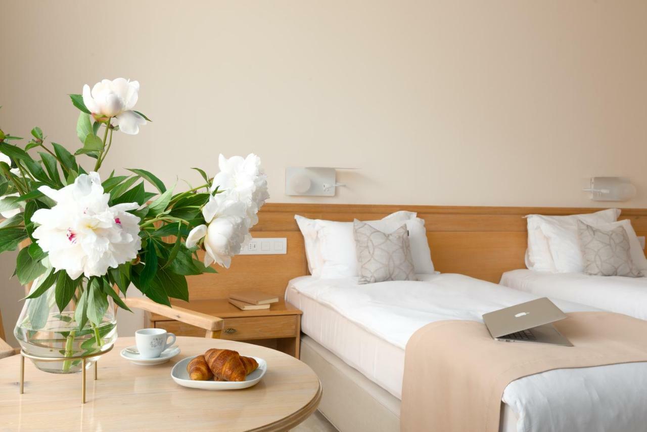 Family Hotel Anna Ρούσε Εξωτερικό φωτογραφία