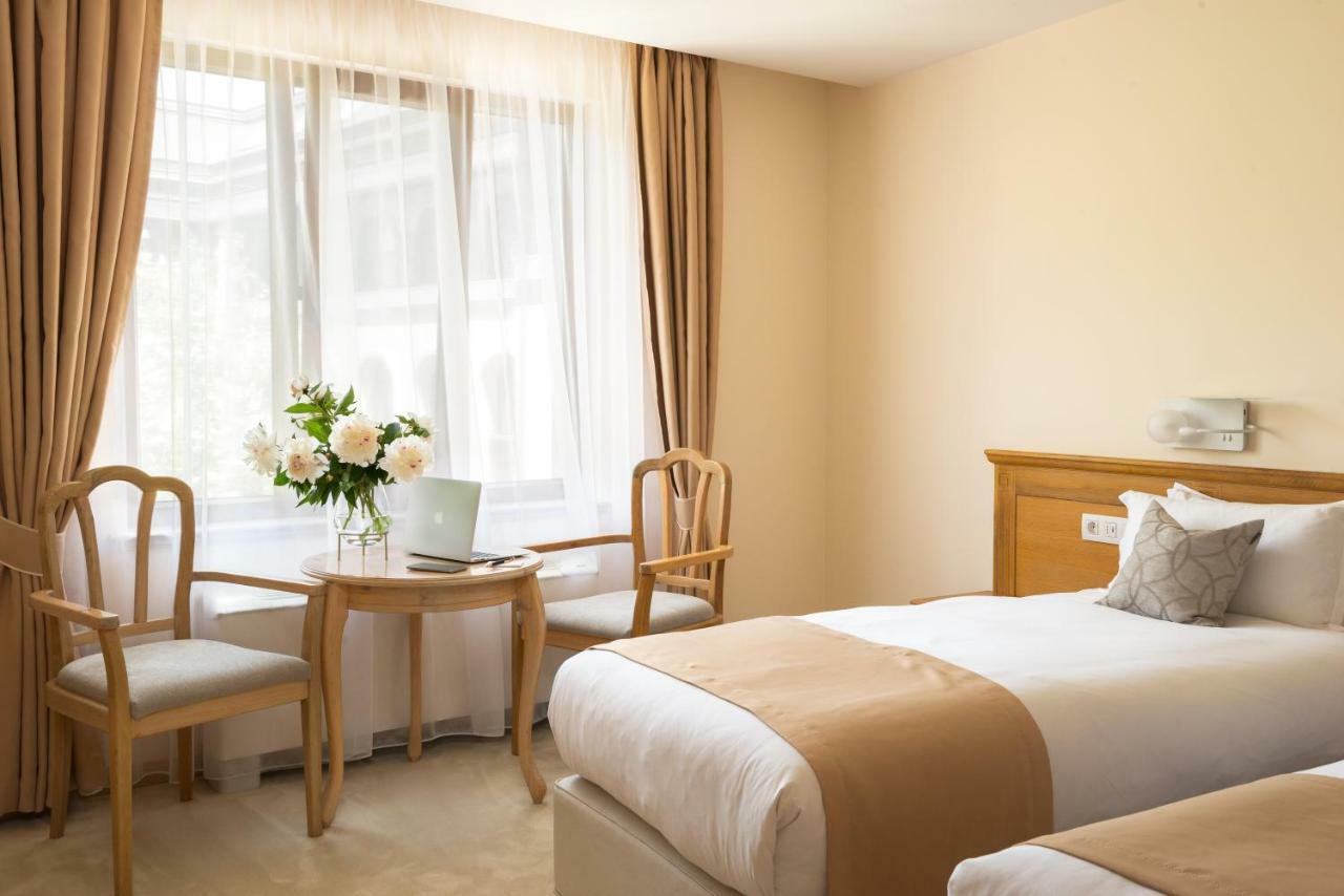 Family Hotel Anna Ρούσε Εξωτερικό φωτογραφία